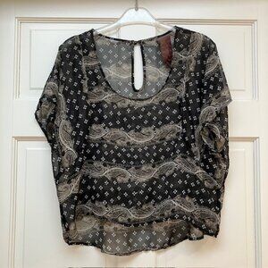 WallpapHer sheer black gold and white paisley short sleeve top S